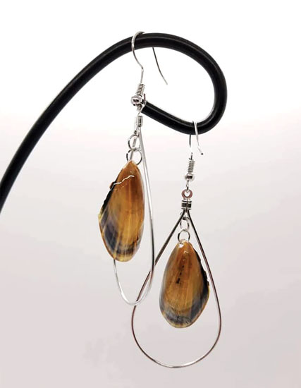 EARRINGS BROWN SHELL W/SILVER TEARDROP SETTING FRENCH HOOKS